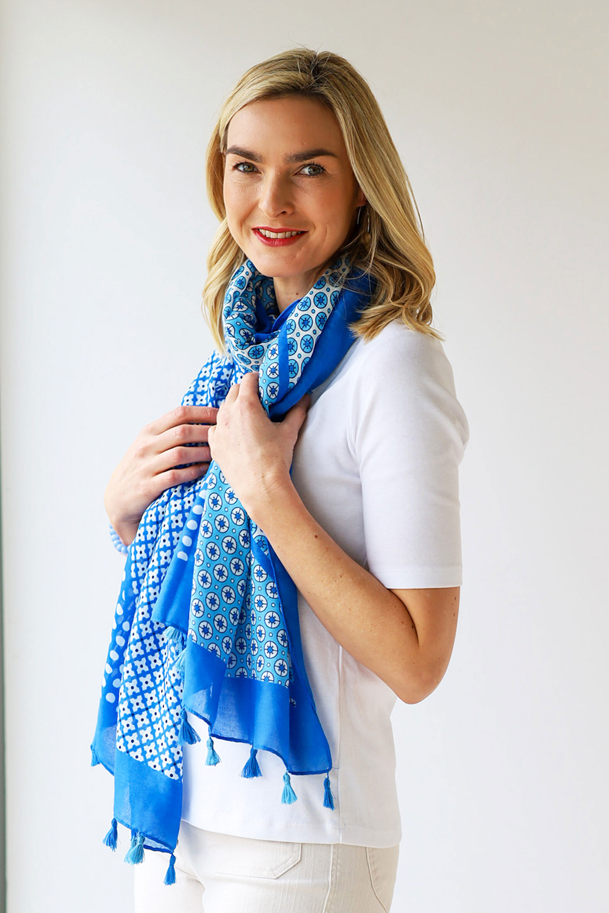FIRE CRACKER SCARVES - Sharp in style blue